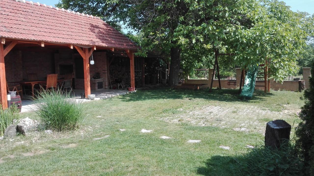 Penzion U Reky Vojkovice  Exteriör bild